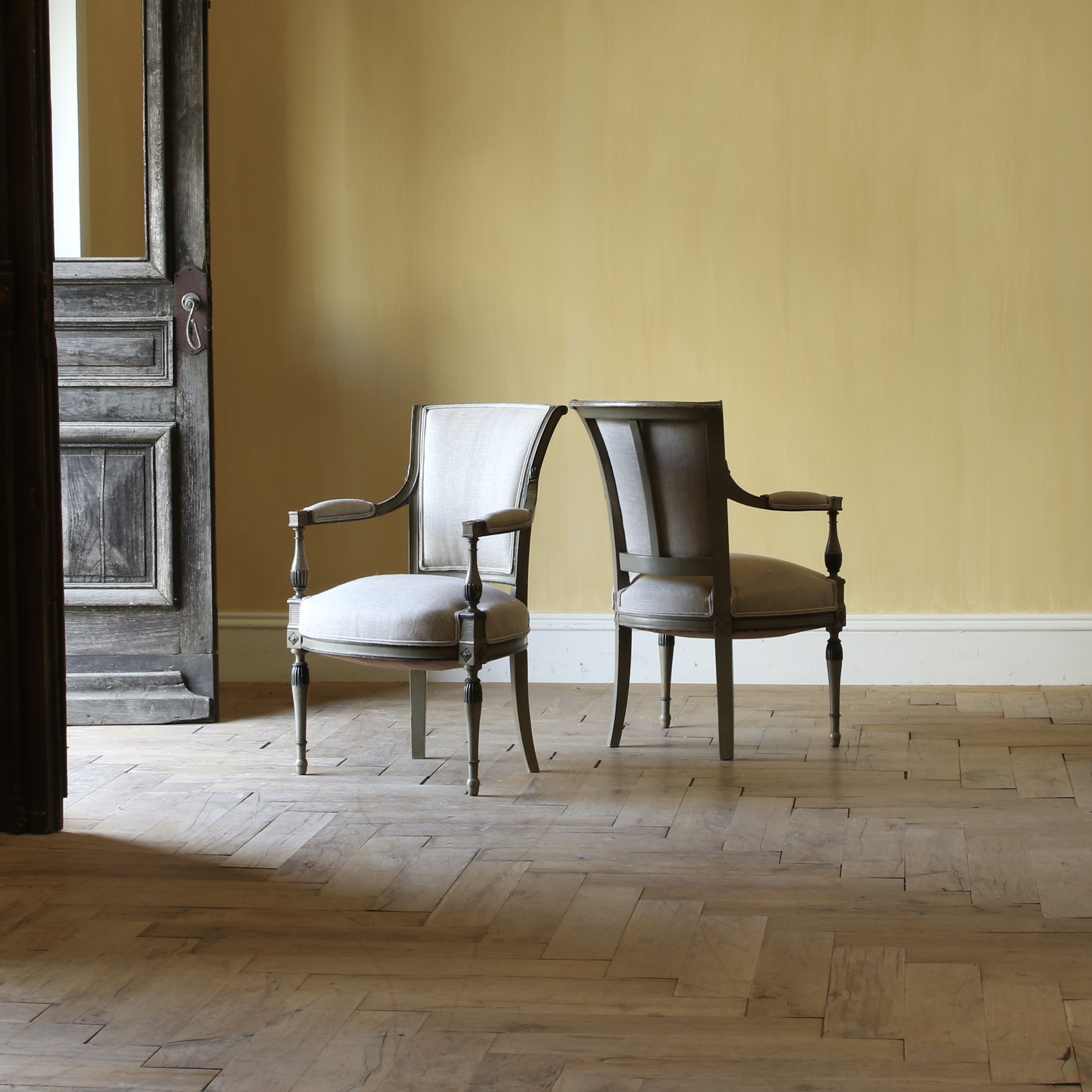 153-84 - Pair of Directoire Fauteuils